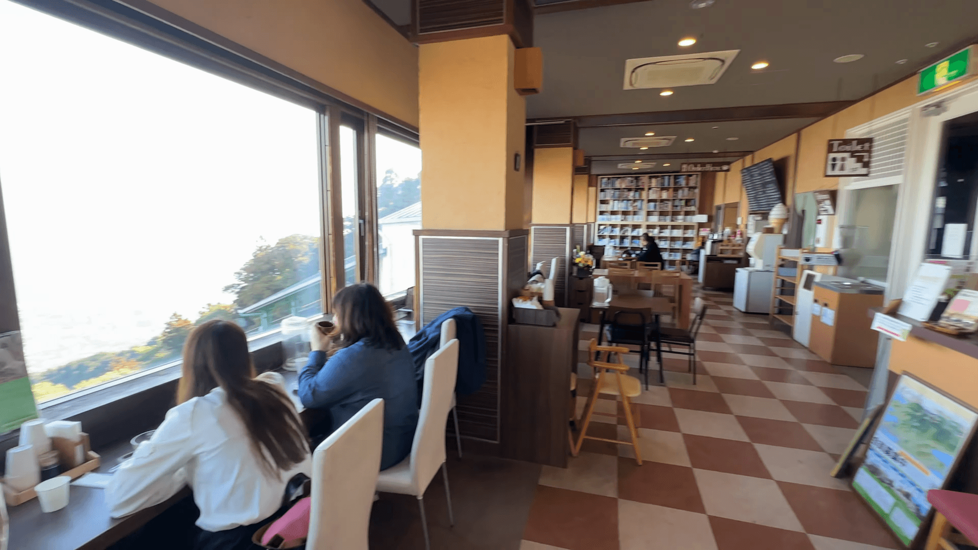 Photo showing the cafe area at Kikuseidai Observation Platform